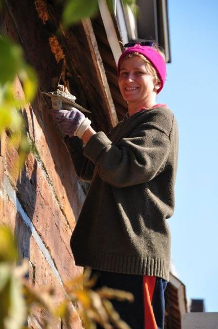 Iwona-Buziak-Mohamed-Canadian-Log-Cabin-restoration-photo-Serge-Vallieres